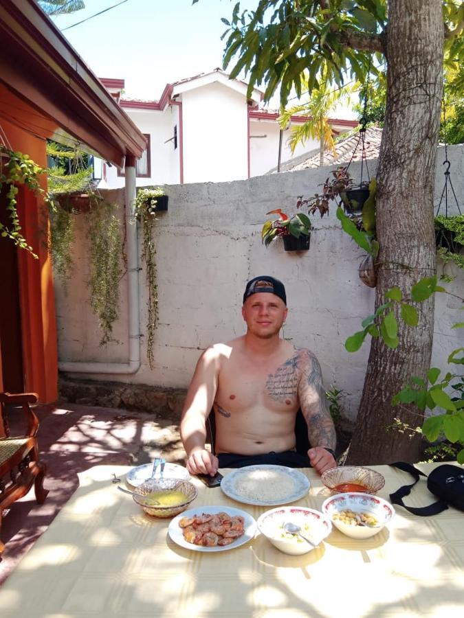 Menaka Homestay Тангале Екстериор снимка