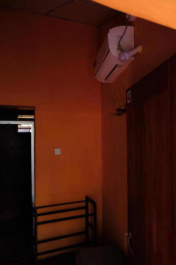 Menaka Homestay Тангале Екстериор снимка