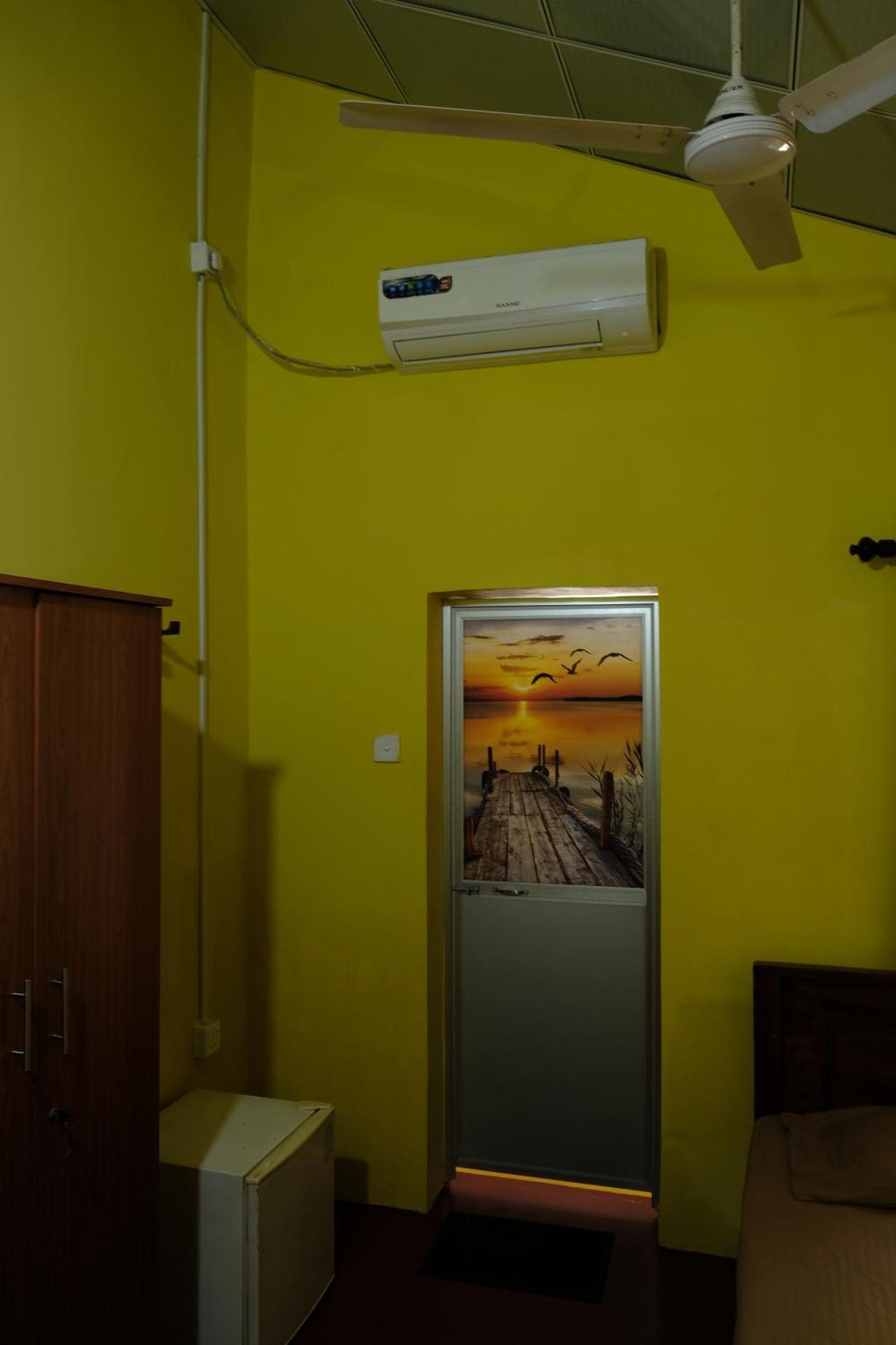 Menaka Homestay Тангале Екстериор снимка