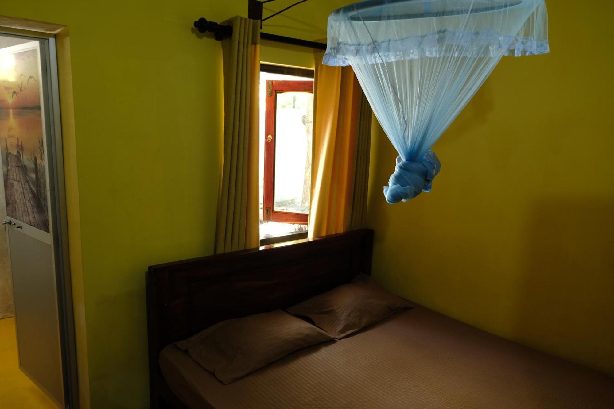 Menaka Homestay Тангале Екстериор снимка