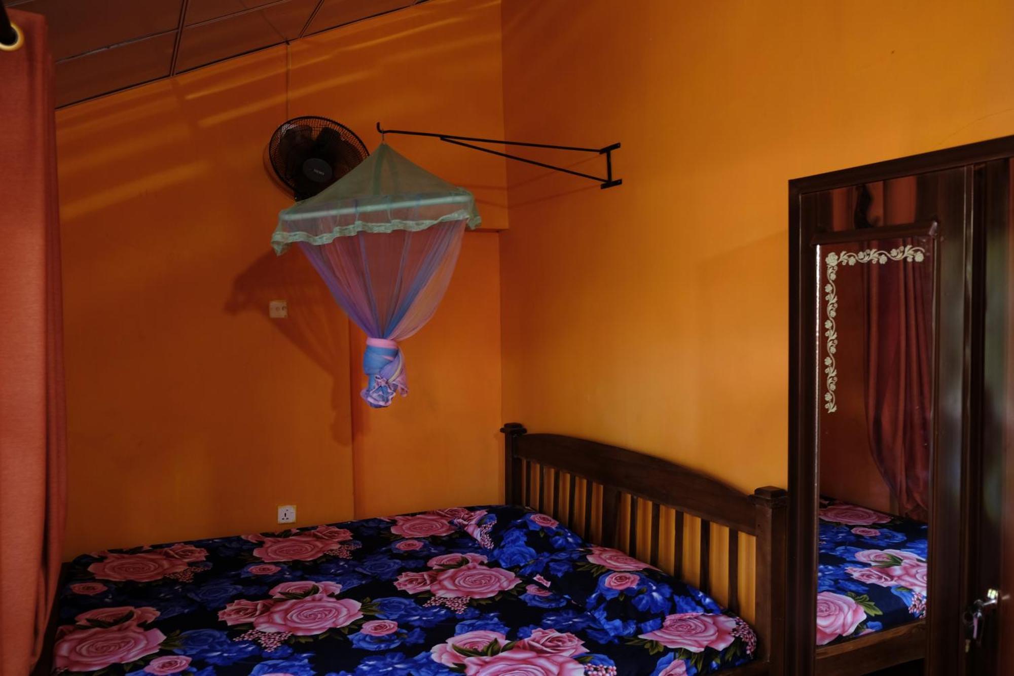 Menaka Homestay Тангале Екстериор снимка