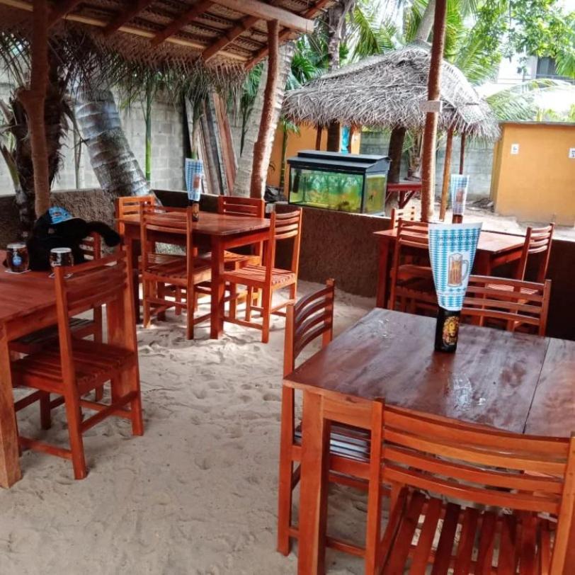 Menaka Homestay Тангале Екстериор снимка